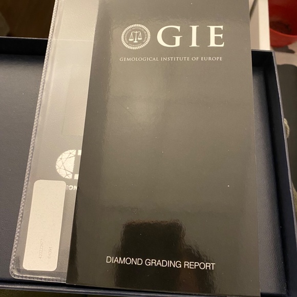 Engagement diamond ring - Picture 3 of 5